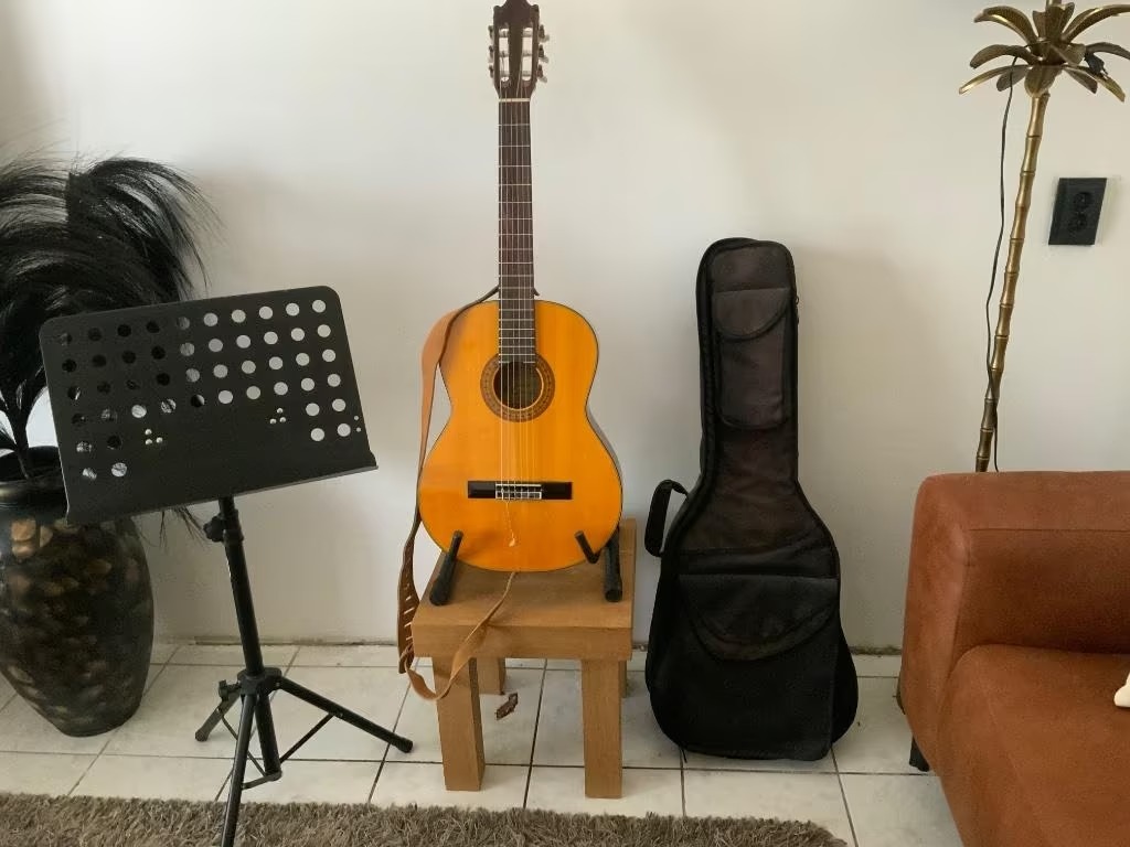 Guitarra Acústica Completa Con Soporte Y Atril &Ndash; 1 &Ndash; Compraya 507 Guitarra Acústica Completa Con Soporte Y Atril