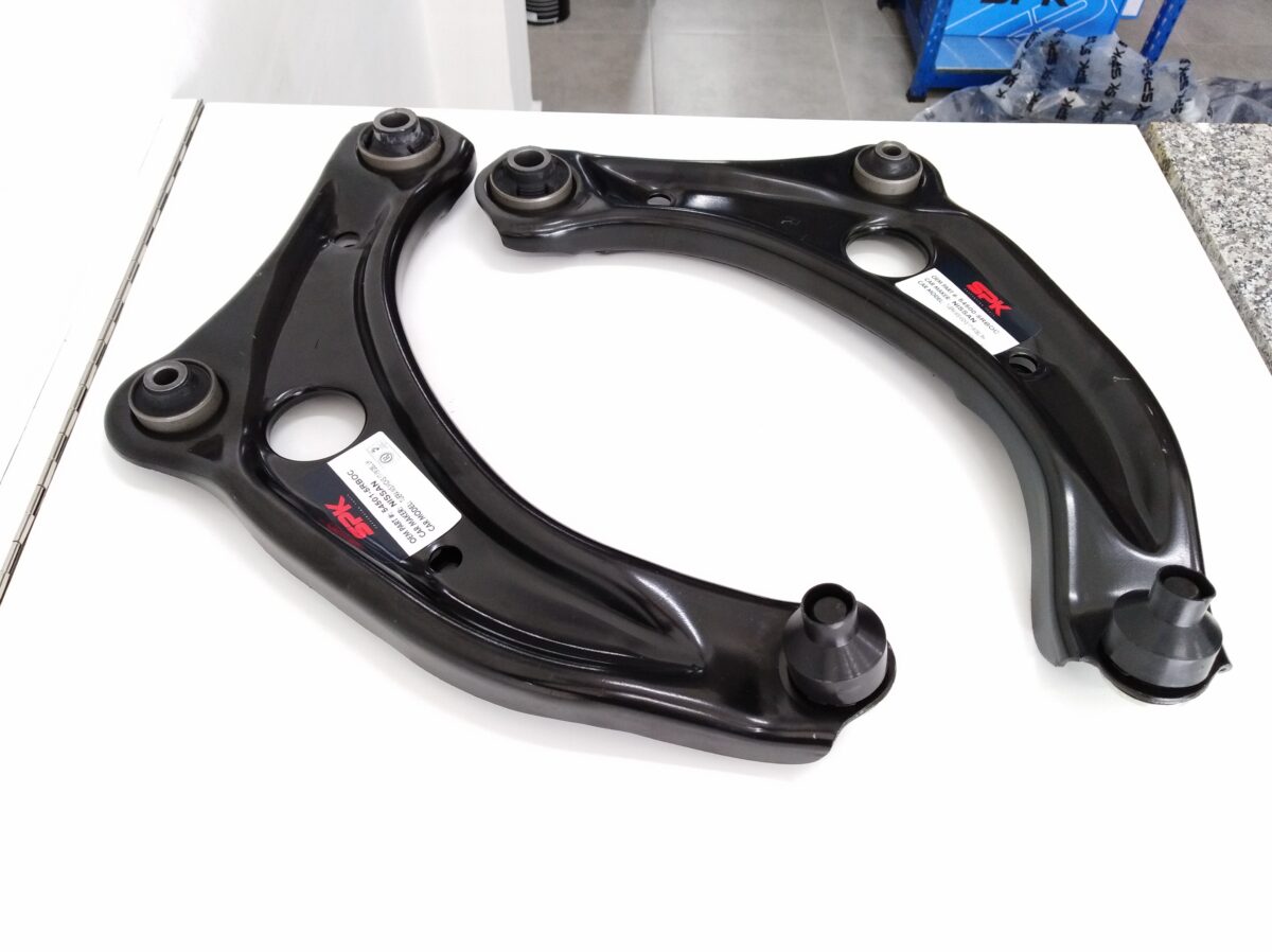 Par De Brazos V Para Nissan Kicks (Delanteros)
