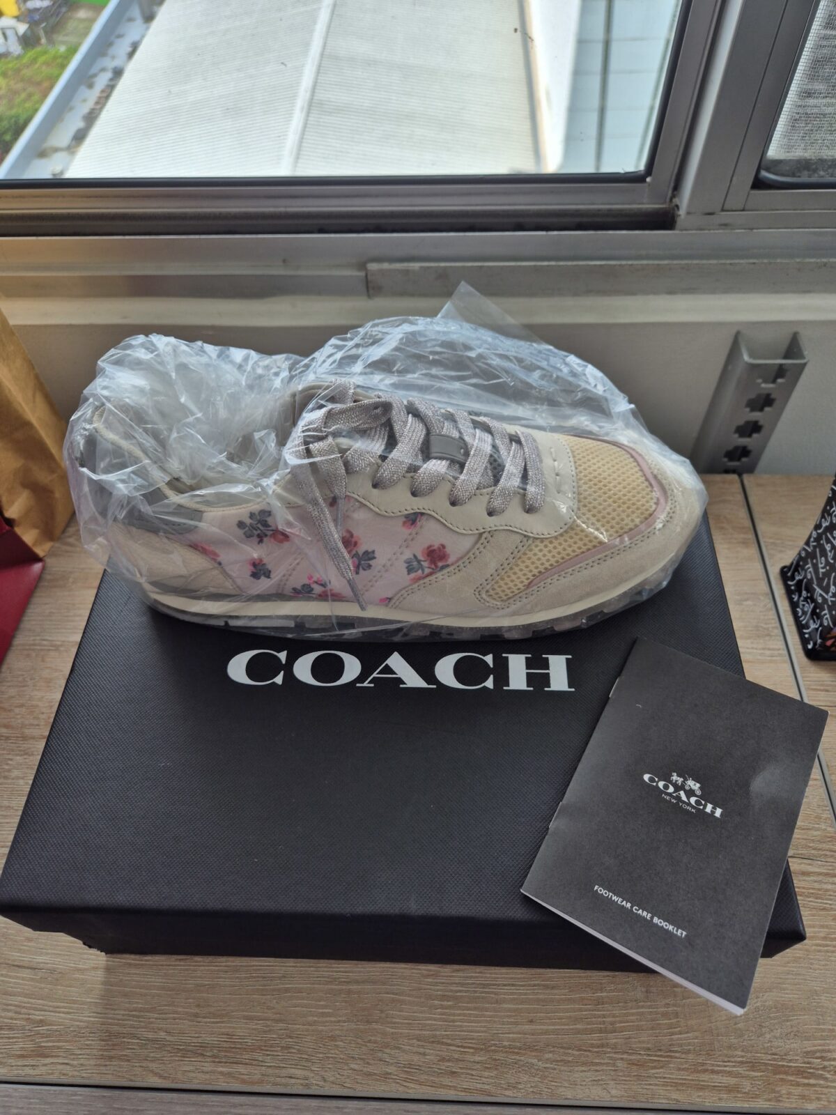 Zapatilla Coach C118 Con Estampado Vintage De Rosas En Miniatura